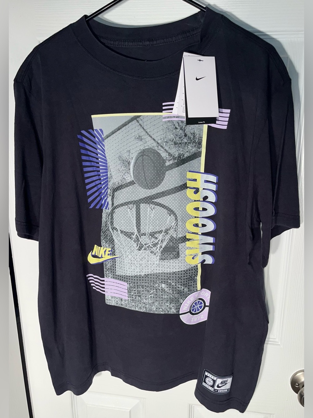Women’s Large Nike Swoosh Tee T-Shirt Basketball 🏀 Graphics HJ3634-010 Cotton